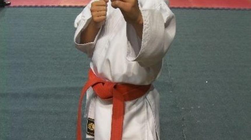 K&uuml;&ccedil;&uuml;k Levent Ablalarının İzinde