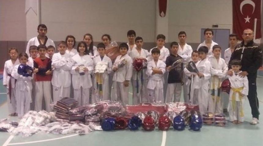 Saruhanlı Tekvando&rsquo;da Madalyaları Kaptı