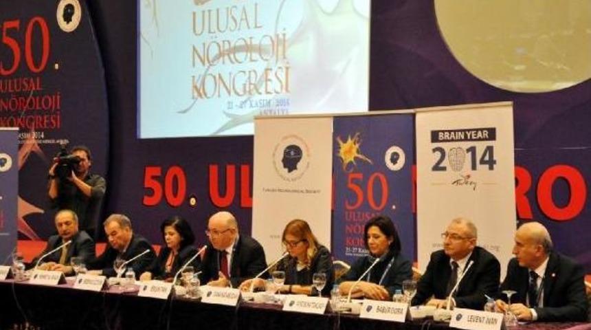 PROFES&Ouml;R TAN: N&Uuml;FUSUN Y&Uuml;ZDE 45'İ BAŞ AĞRISI &Ccedil;EKİYOR