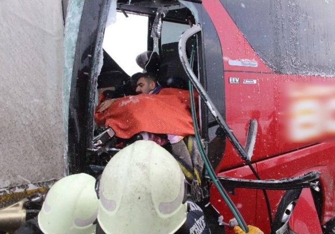 Tem&rsquo;de Can Pazarı: 1 &Ouml;l&uuml;, 11 Yaralı