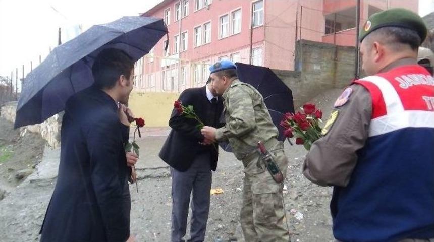 Askerden &Ouml;ğretmene Anlamlı Jest