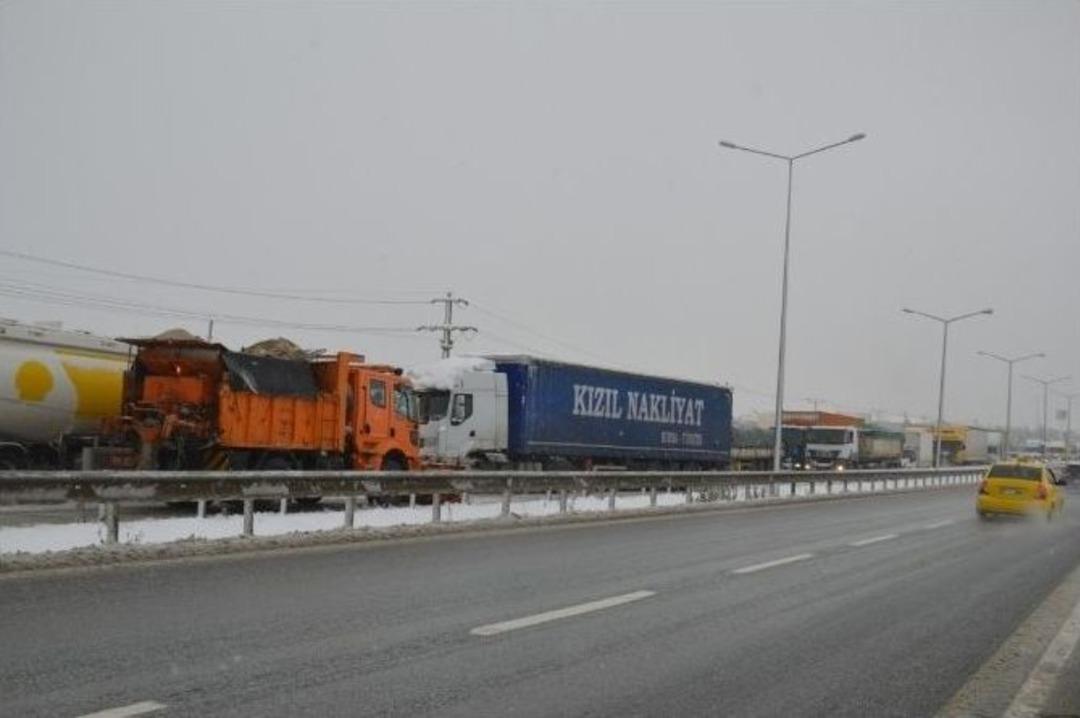Bursa İstanbul Karayolu&rsquo;nda Kar Alarmı