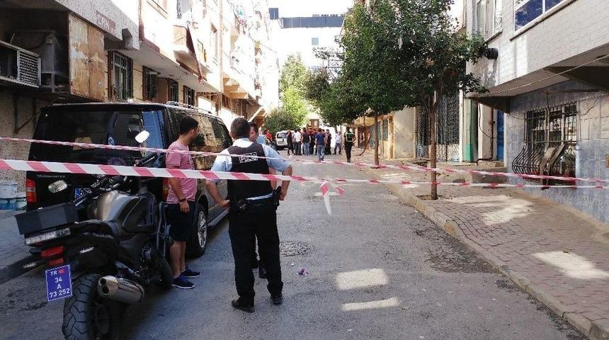 Bağcılar’da Uyuşturucu Satıcısı Polisle Çatıştı