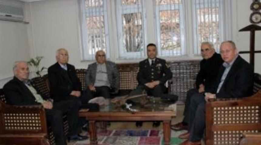 Azdavay Belediye Başkanı Emekli &Ouml;ğretmenleri Ağırladı