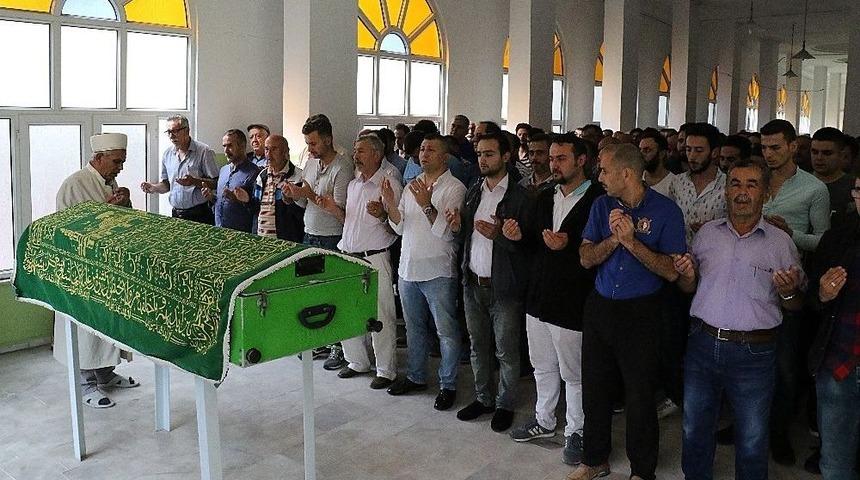 Denizde Boğulan Genç Son Yolculuğa Uğurlandı