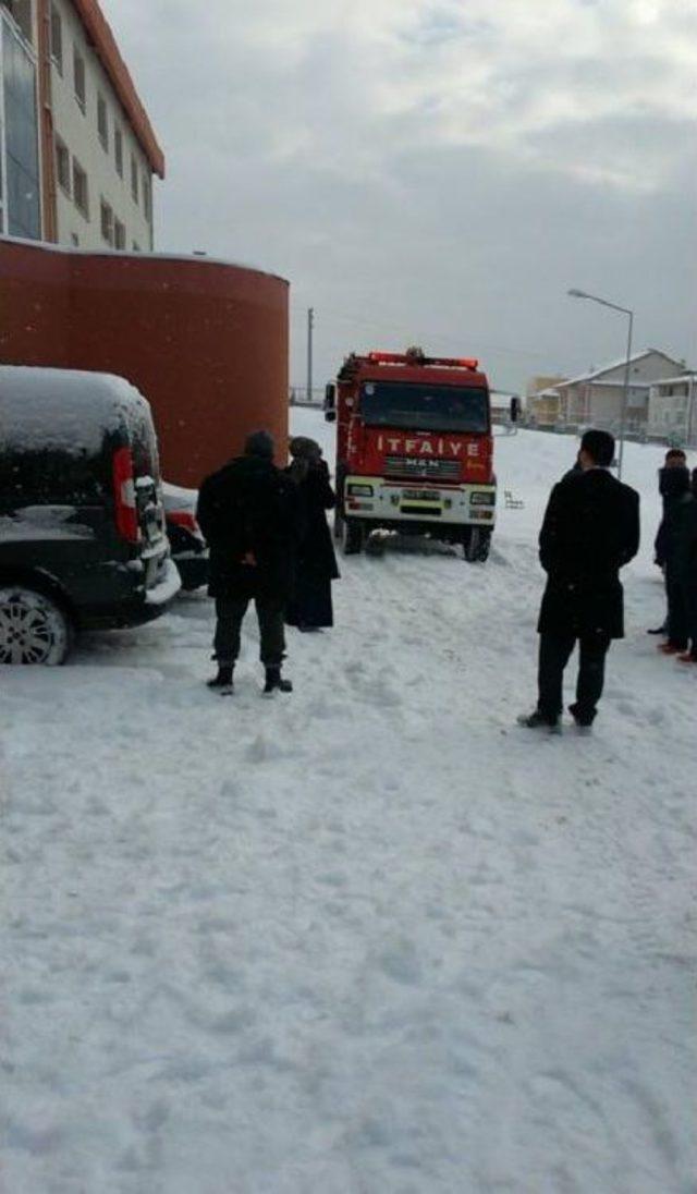 Hastanenin Acil Servisindeki Yangın Korkuttu