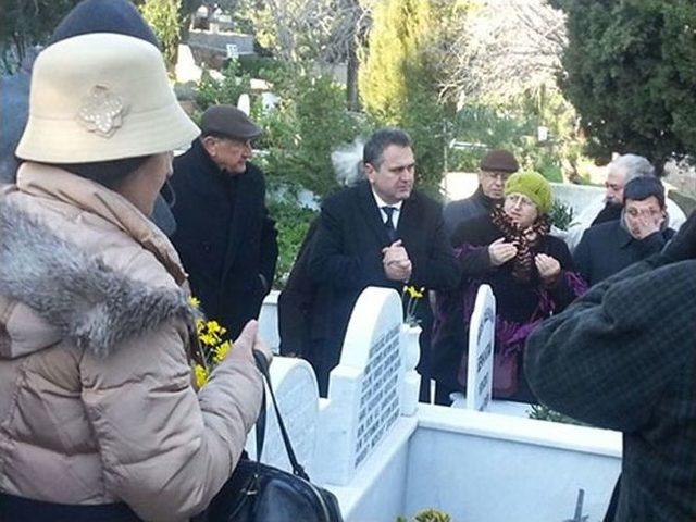 İzmir’in Eski Baro Başkanı Mezarı Başında Anıldı