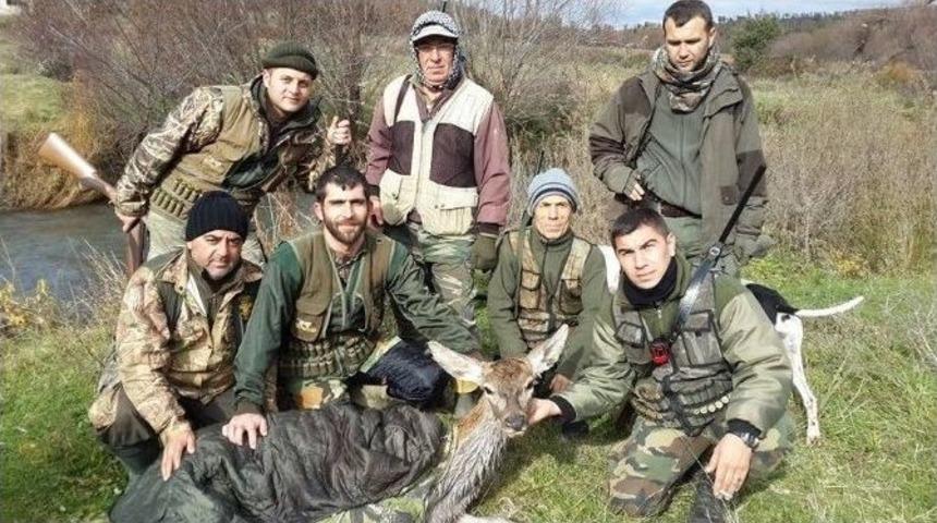 Bir Avcı Vurdu, Bir Avcı Kurtarmaya &Ccedil;alıştı