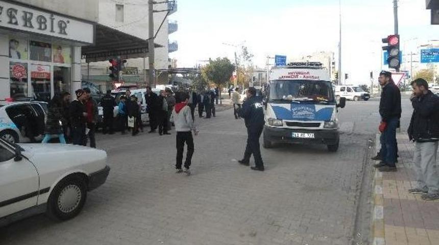 &Uuml;ZERİNDEN MİNİB&Uuml;S GE&Ccedil;EN YAYA AĞIR YARALANDI