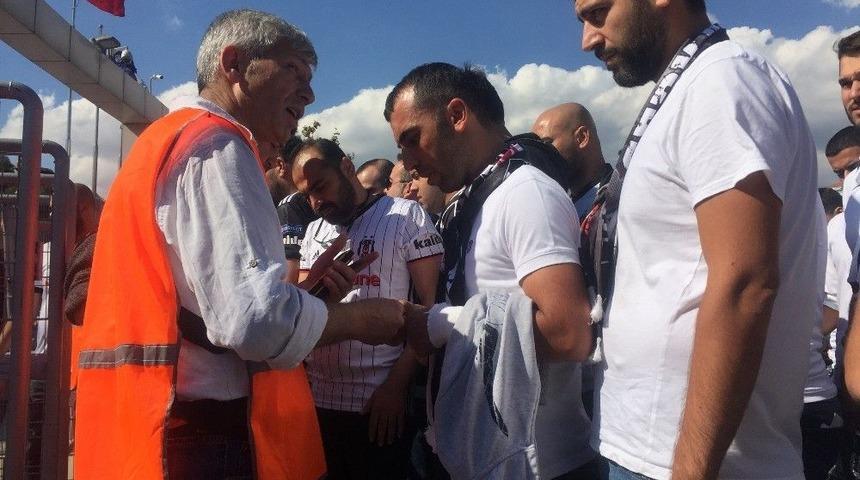 Beşiktaşlı Taraftarlar, Kadık&ouml;y&rsquo;e Hareket Etti