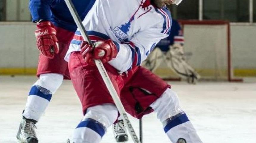 Buz Hokeyinde İzmir B&uuml;y&uuml;kşehir Belediyespor Fırtınası