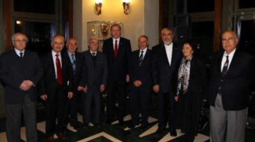 T&uuml;rkiye Cumhuriyeti&rsquo;ne Bir Başbakan Ve Bir Cumhurbaşkanı Veren &Ouml;ğretmenler Resepsiyonda