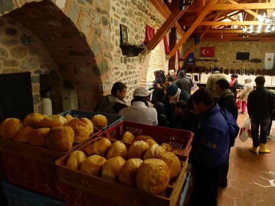 (&ouml;zel) Bursa&rsquo;nın Garibanları Somuncu Baba Vakfı İle G&uuml;l&uuml;yor