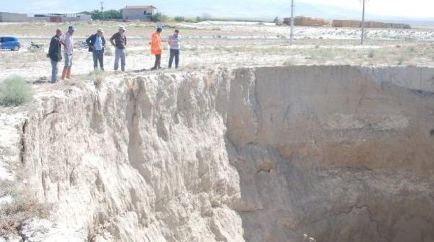 Karapınar'da 40 Metre &Ccedil;apında Yeni Obruk Oluştu