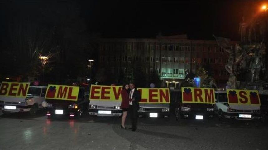 UŞAK'TA İLGİN&Ccedil; EVLENME TEKLİFİ