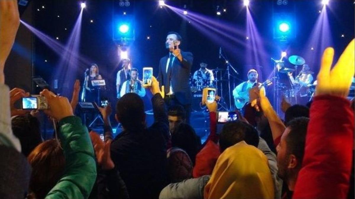 Rafet El Roman &Ouml;ğretmenlere M&uuml;zik Ziyafeti &Ccedil;ekti
