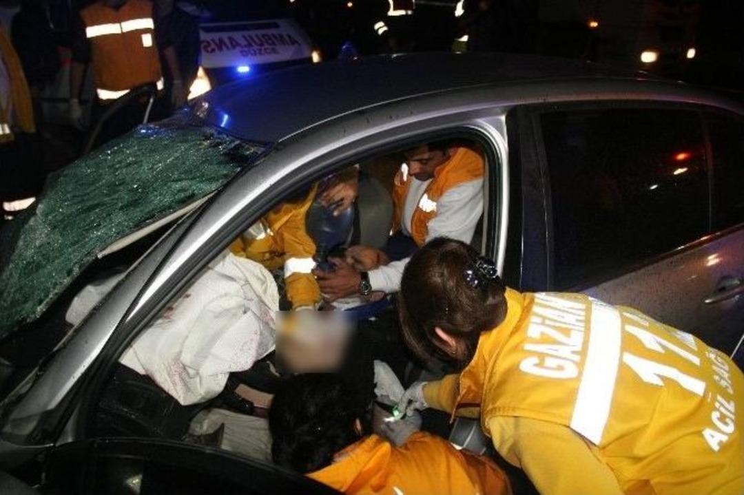 Tem Otoyolunda Ters Şeritte Giden Otomobil S&uuml;r&uuml;c&uuml;s&uuml; Aracını Adeta &Ouml;l&uuml;me S&uuml;rd&uuml;