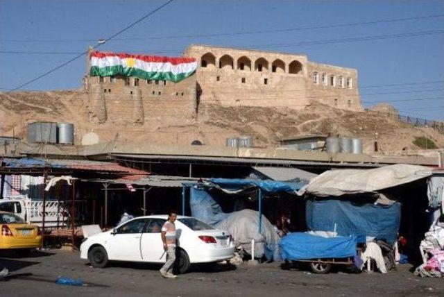 Kürkük Kalesi'ne Bölgesel Kürt Yönetiminin Bayrağı Asıldı