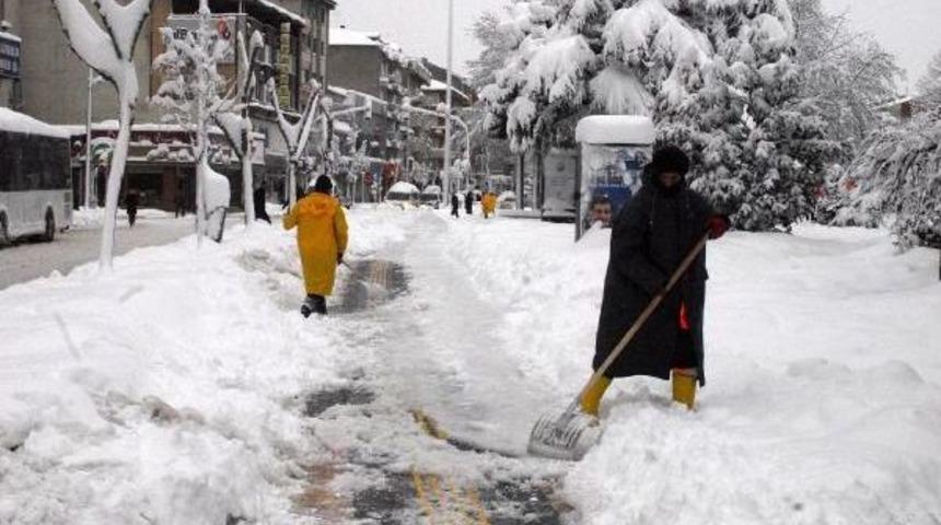 D&uuml;zce'de 220 K&ouml;y Yolu Ulaşıma Kapandı (3)