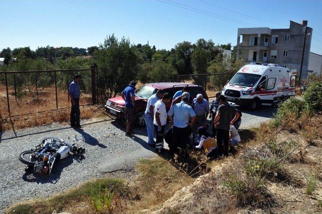 Manavgat’ta Motosikletle Otomobil Çarpıştı: 1 Yaralı