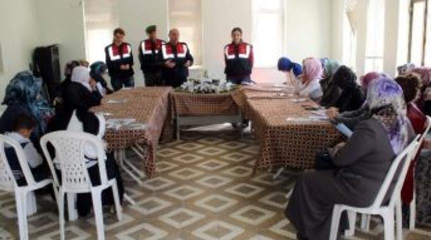 Jandarma &lsquo;kadınların Yanında, Şiddetin Karşısındayız&rsquo; Diyor