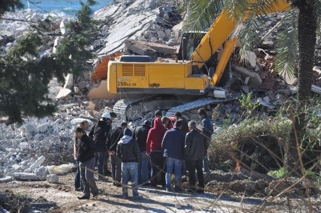 Vin&ccedil;le Yıkımını Yaptığı Bina &Uuml;zerine &Ccedil;&ouml;kt&uuml;