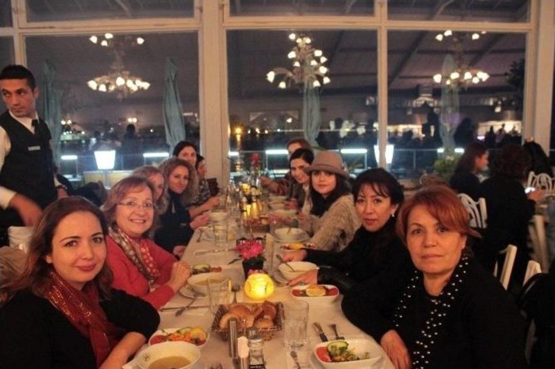 &Ouml;zel Sanko Okulları&rsquo;nda &Ouml;ğretmenler G&uuml;n&uuml; Coşkusu