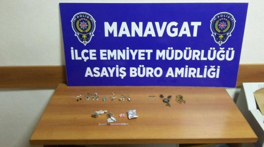 Manavgat&rsquo;ta Hırsızlık Zanlısı Uyuşturucuyla Yakalandı