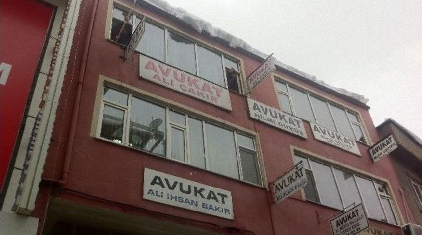 Tavşanlı&rsquo;da &Ccedil;atılara Dikkat