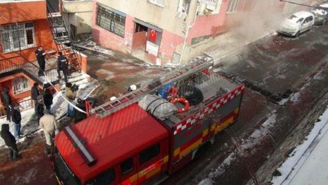 Yeraltındaki Patlama Mahalleliyi Heyecanlandırdı