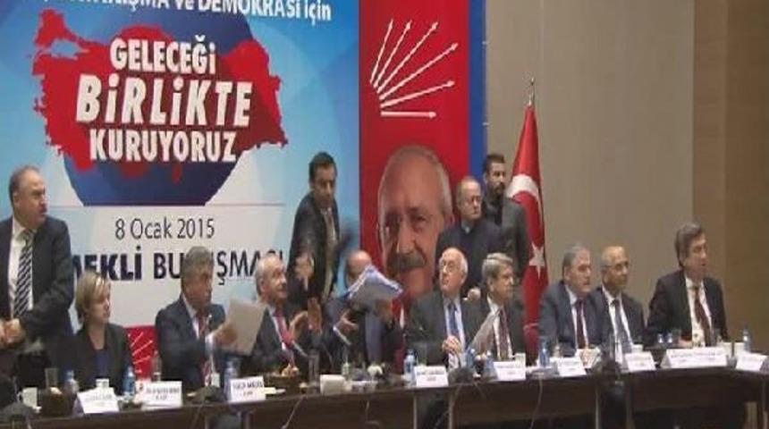 Kılı&ccedil;daroğlu'na Ayakkabı Fırlatıldı (1)