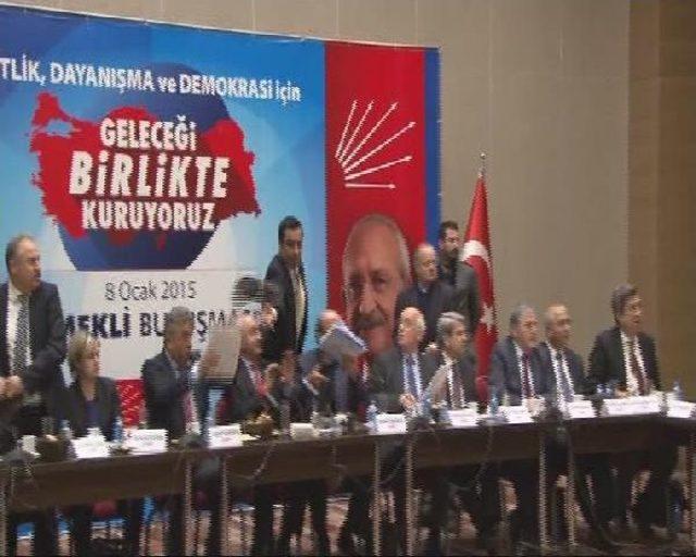 Kılıçdaroğlu'na Ayakkabı Fırlatıldı (1)