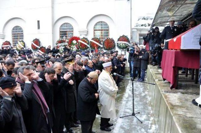 Şehit Polis, Trabzon'da Gözyaşlarıyla Toprağa Verildi