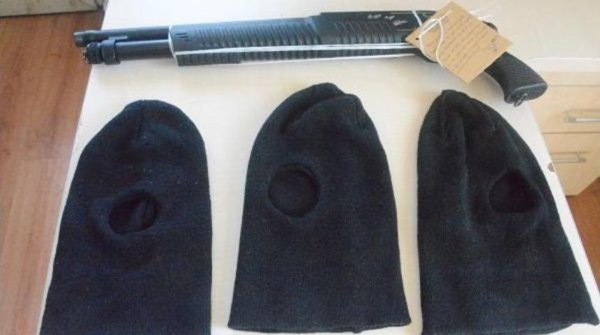 Pompalıyla Kuyumcu Soymaya Kalkışan Ş&uuml;pheliler Yakalandı