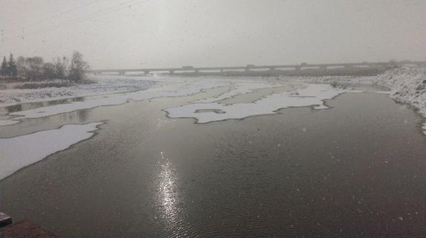 (&ouml;zel Haber) B&uuml;y&uuml;k&ccedil;ekmece G&ouml;l&uuml; Buz Tuttu