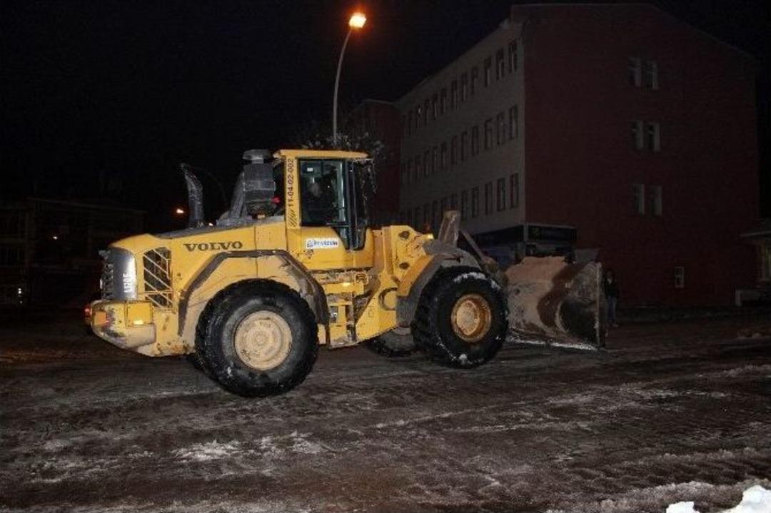 Karın Cefasını Ekipler, Sefasını &Ccedil;ocuklar S&uuml;rd&uuml;