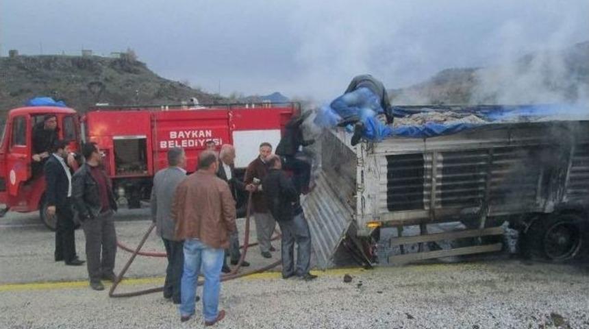 Seyir Halindeki Tır Alev Aldı