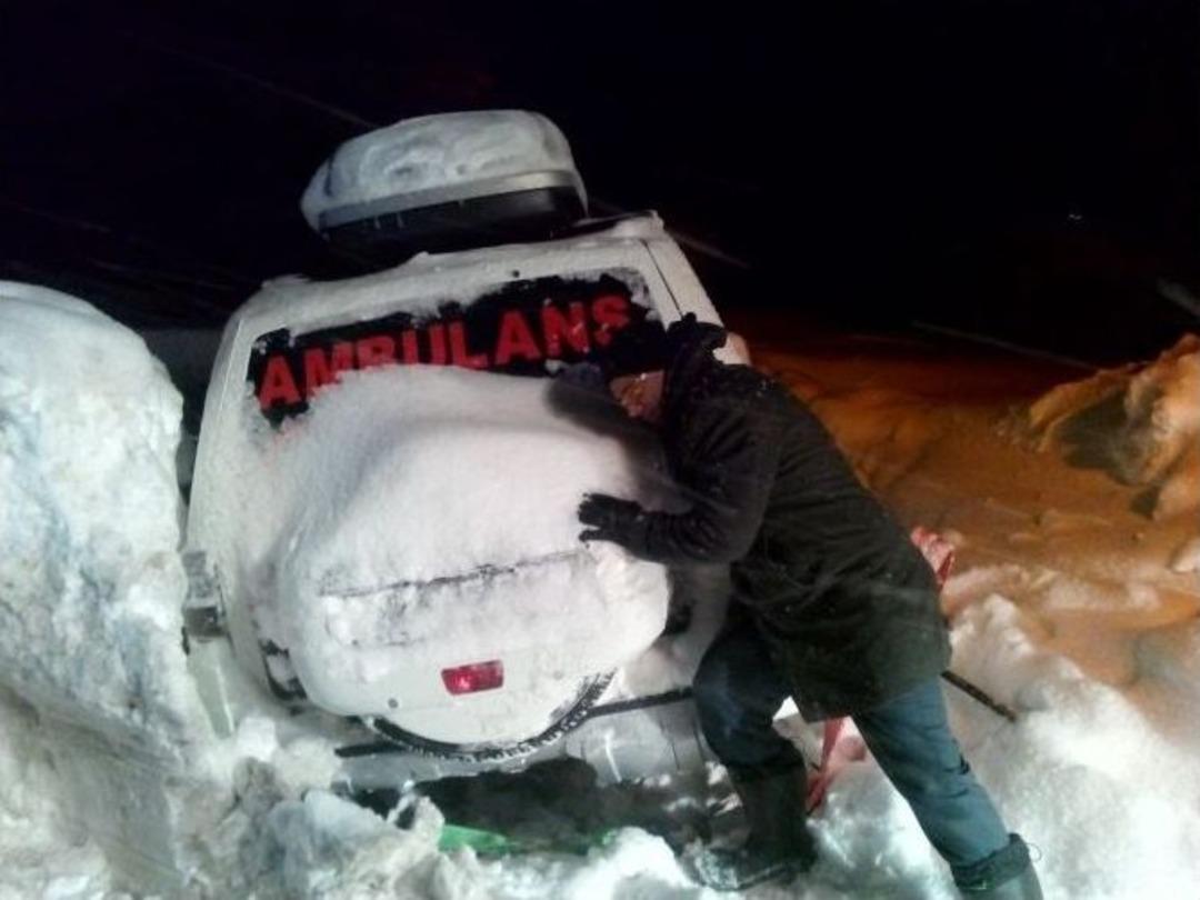 Boz&uuml;y&uuml;k Belediyesi Kış Şartlarında Zorda Kalanların Yardımına Koşuyor