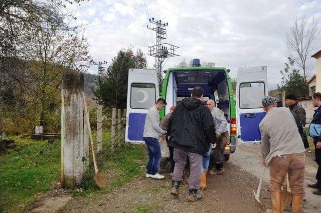 (özel Haber) Defin Ruhsatı İçin Ölen Kadının Mezarı Yeniden Açıldı