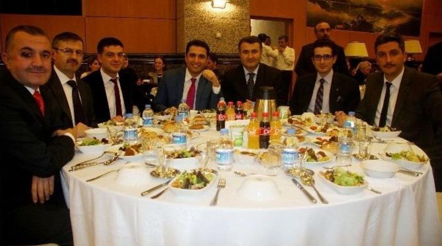 İhlas Koleji &Ouml;ğretmenler G&uuml;n&uuml;&rsquo;n&uuml; Kutladı