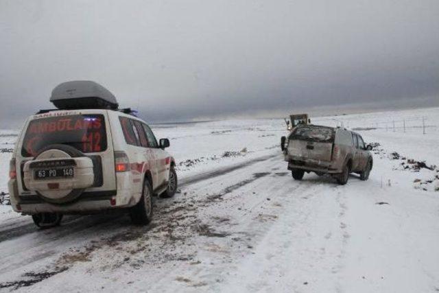 Karda Mahsur Kalan Hamile Kadını Taşıyan Ambulans Kaza Yaptı 1