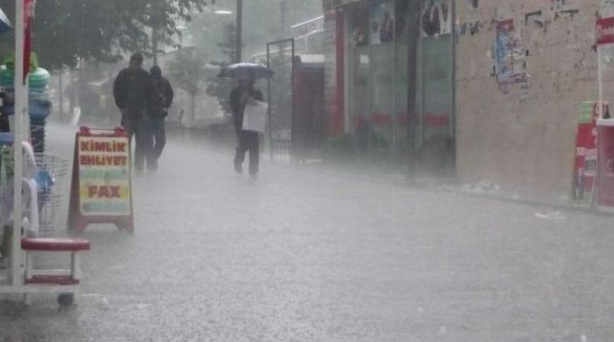 Siirt&rsquo;te Ev Ve İş Yerleri Su Altında Kaldı