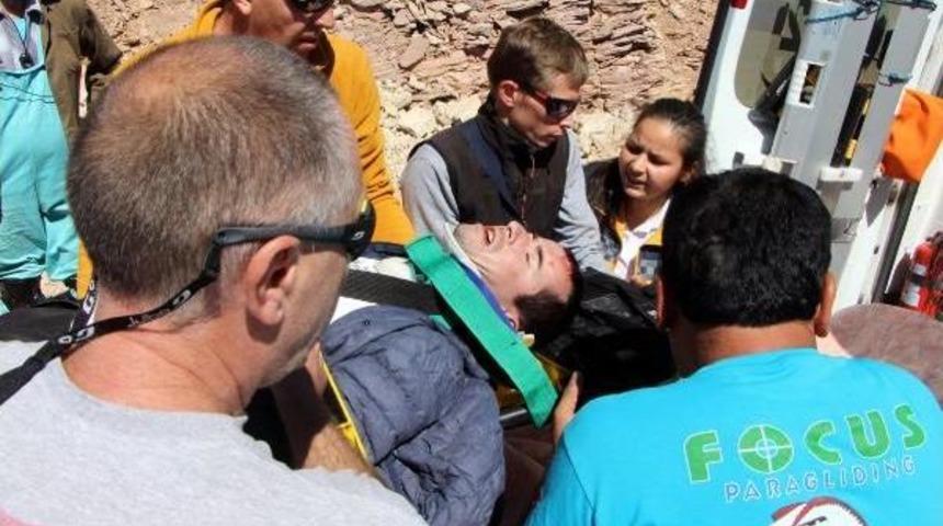 Rus Pilot 70 Metre Y&uuml;kseklikten Yere &Ccedil;akılıp, Yaralandı