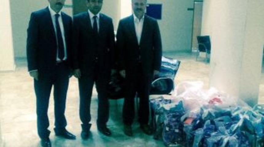 Ayamder&rsquo;den 50 &Ouml;ğrenciye Mont Ve Ayakkabı Yardımı