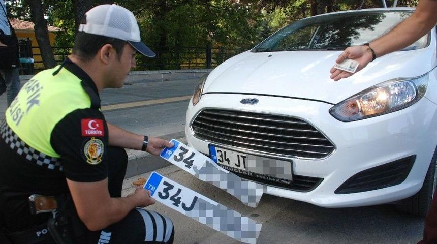 App Plaka Kullanan S&uuml;r&uuml;c&uuml;lere 427 Tl Ceza Yazıldı