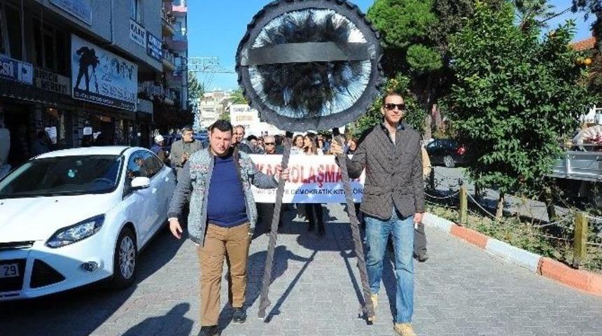 Seferihisar&rsquo;da Eğitimcilerden Siyah &Ccedil;elenkli Eylem