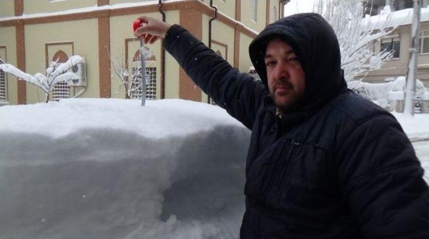 Ekipler Temizliyor Kar Yağışı Dolduruyor