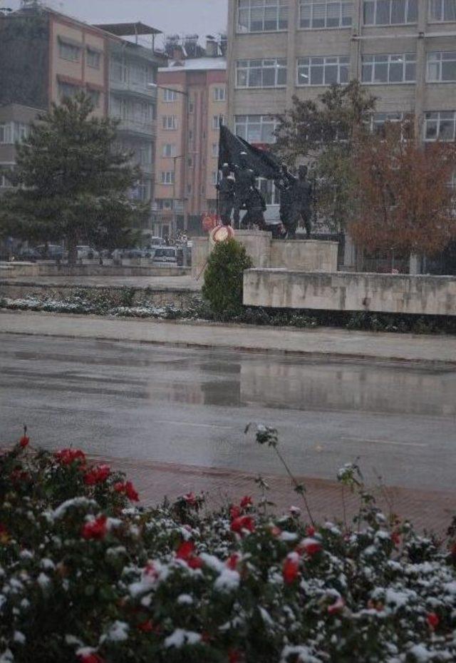 Burdur’a 30 Yıl Sonra Kasım Ayında Kar Yağdı