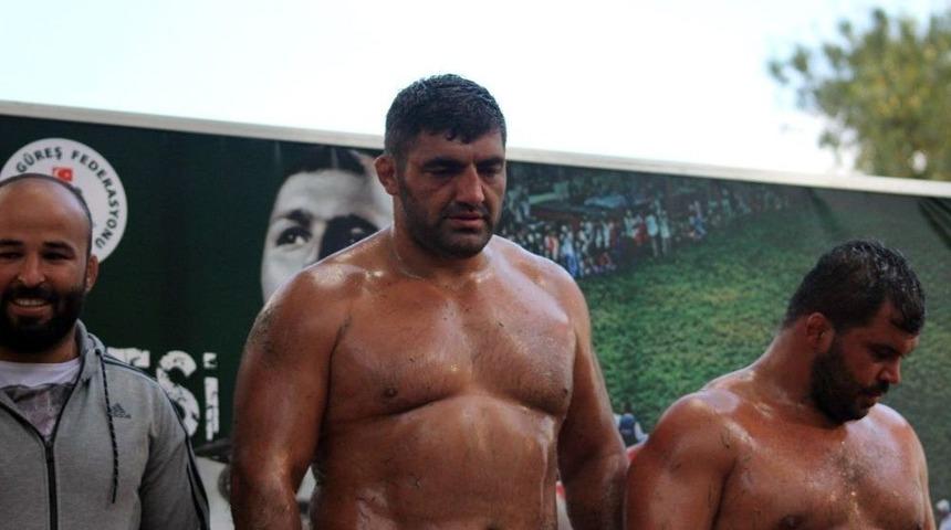 H&uuml;seyin Pehlivan Yağlı G&uuml;reş Turnuvası&rsquo;nın Şampiyonu Ali Altun