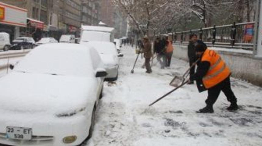 Elazığ Belediyesi&rsquo;nden Karla M&uuml;cadele &Ccedil;alışmaları